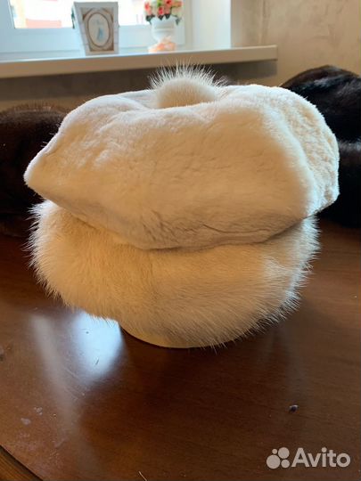 Женский берет из норки