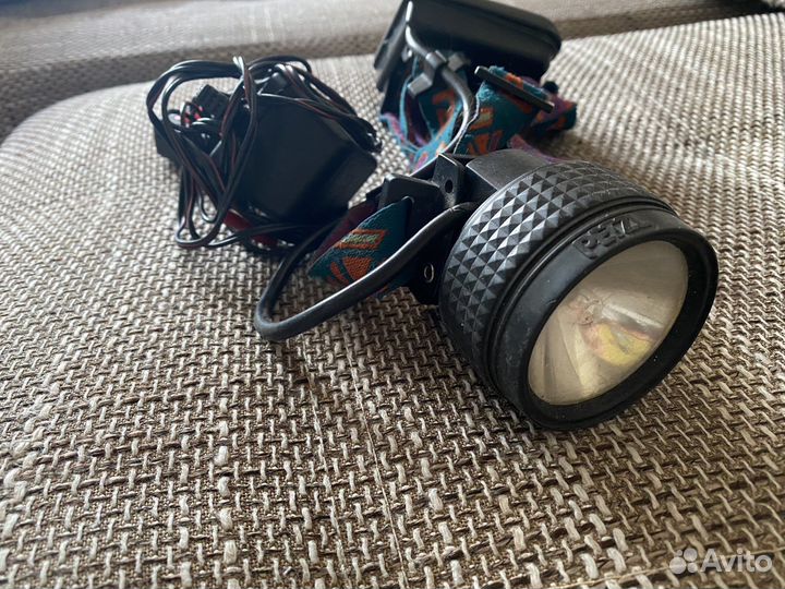 Фонарь аккумуляторный налобный спелеологический