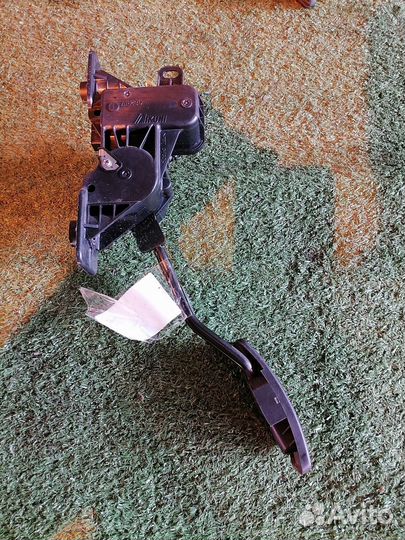 Педаль газа MR955387 Mitsubishi Grandis NA4W