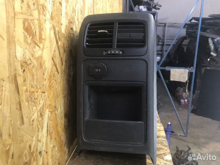 Подлокотник Volkswagen Jetta 6 седан 1 2014