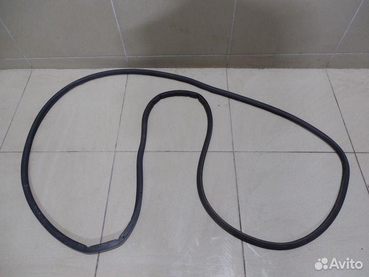 Уплотнитель двери Tiguan 2011-2016