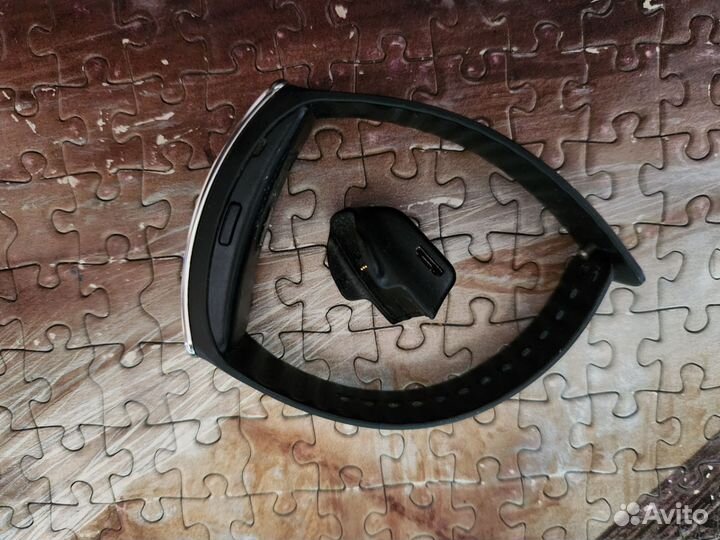 Смарт часы samsung gear fit