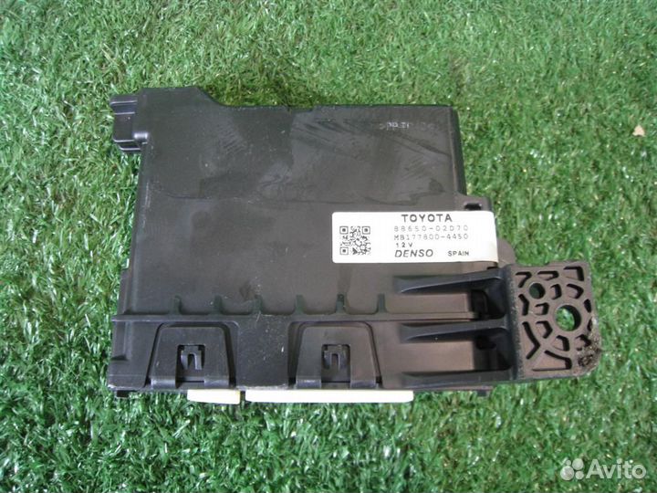 Блок управления климат-контролем Toyota Auris E18