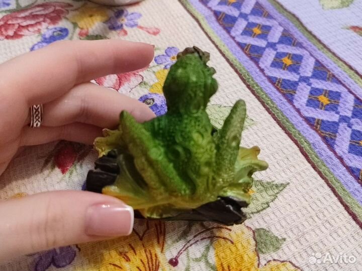 Статуэтка лягушка