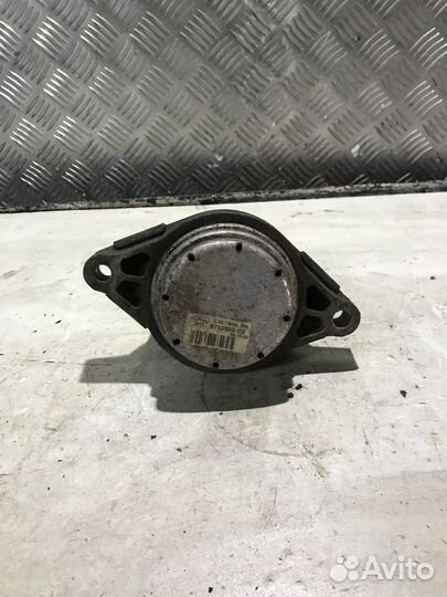 Опора двигателя правая Land Rover Range Rover 3