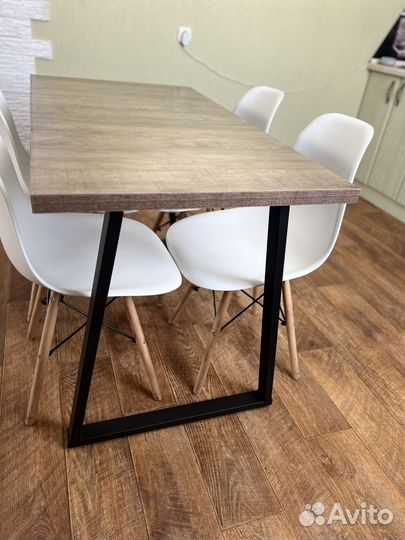 Стол кухонный