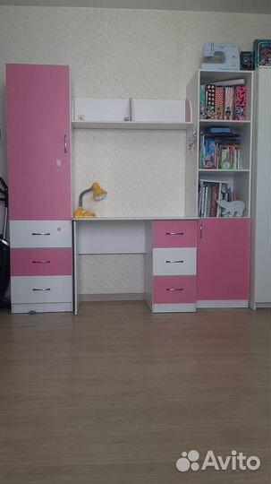 Мебель для девочки школьный уголок стол и пеналы