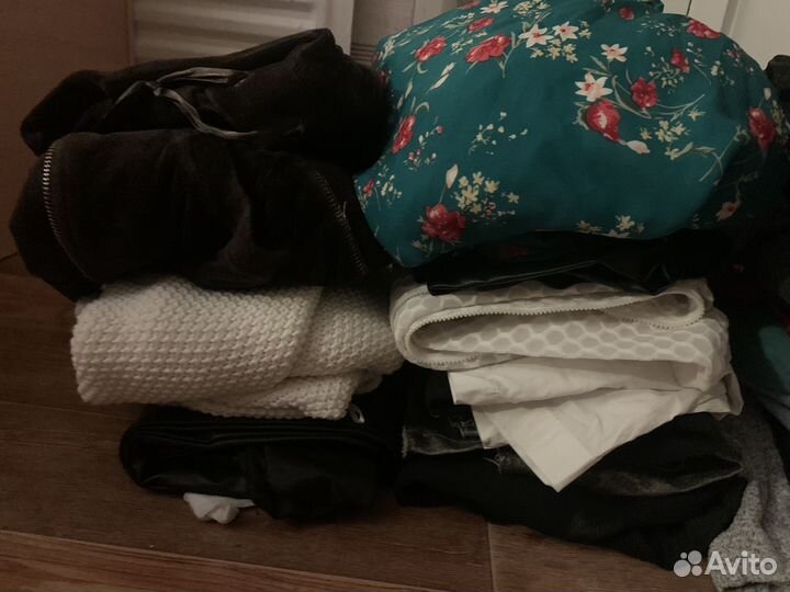 Отдам женские вещи