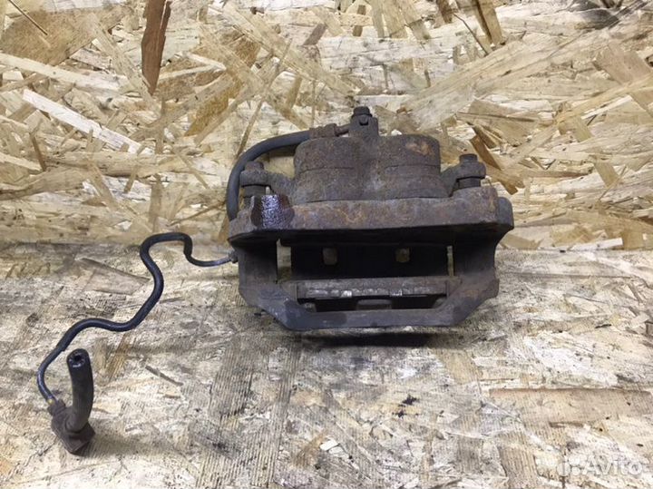 Суппорт передний левый Infiniti G35 V36 3.5 2008