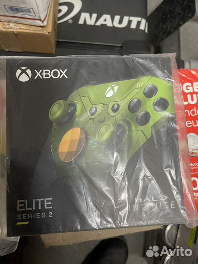 Лимитированный геймпад Xbox Elite Series 2 Halo