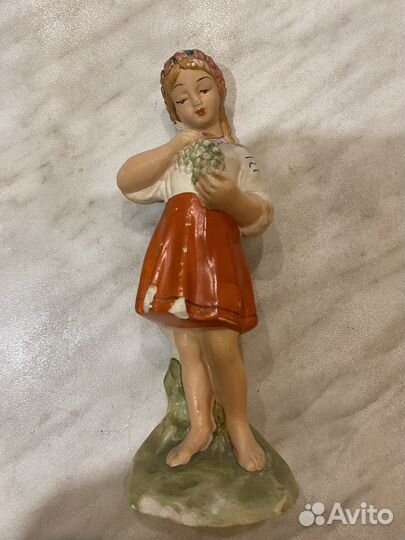 Статуэтка СССР довоенная девочка с виноградом