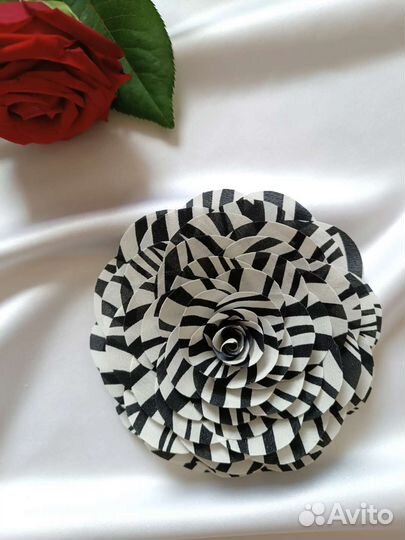 Брошь- цветок ручной работы