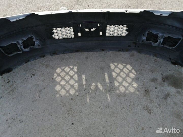 Бампер передний Nissan Elgrand E51