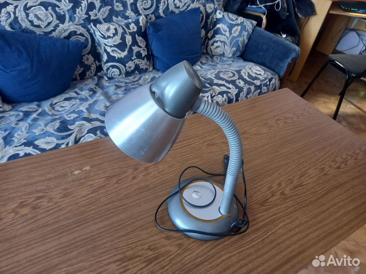 Лампа настольная