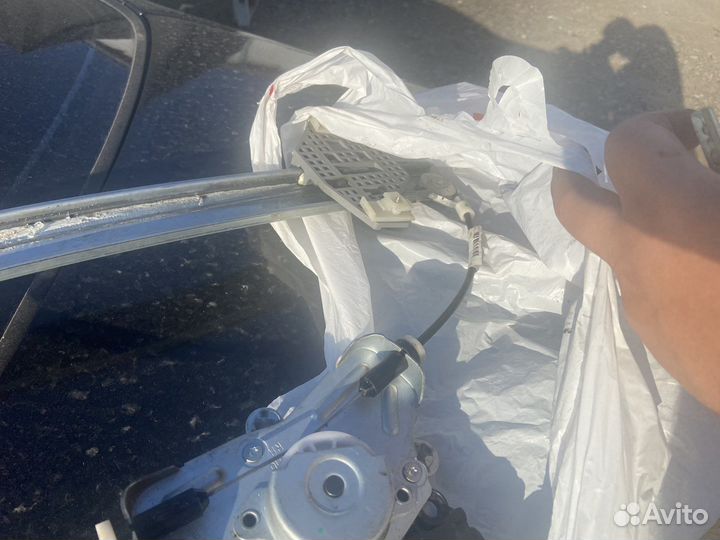 Стеклоподъемник правый передний киа рио 3