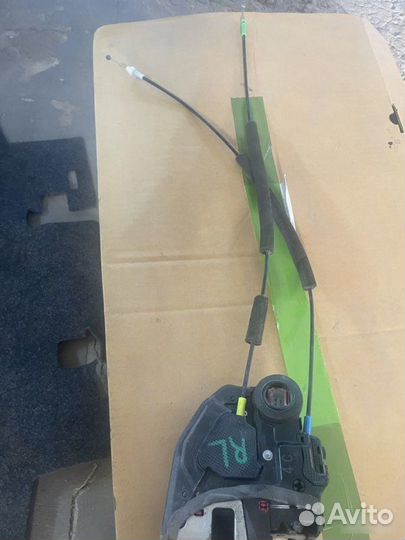 Замок двери Toyota Highlander 2