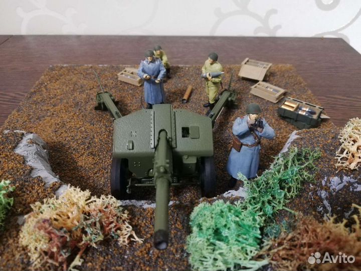 Пушка гаубица с расчетом