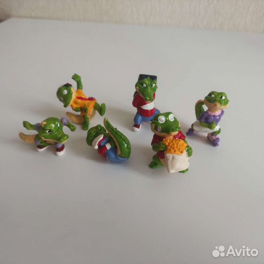 Крокодилы, лягуш, пингвин и др киндер фигурки 90-х