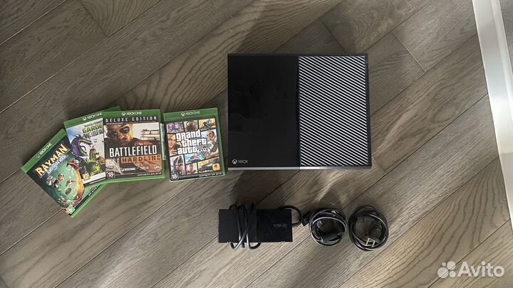 Xbox one + 4 игры