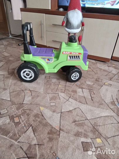 Машина каталка с ручкой