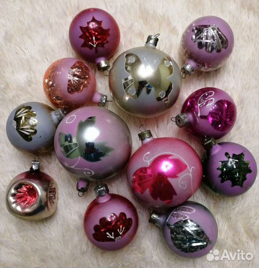 Ёлочные игрушки, флажки, конфетти