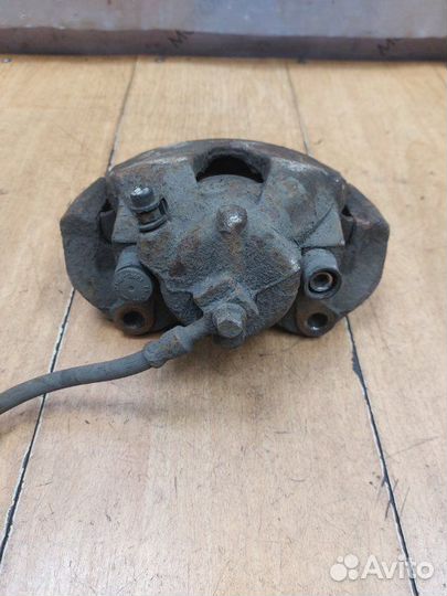 Тормозной суппорт передний левый Opel Astra H