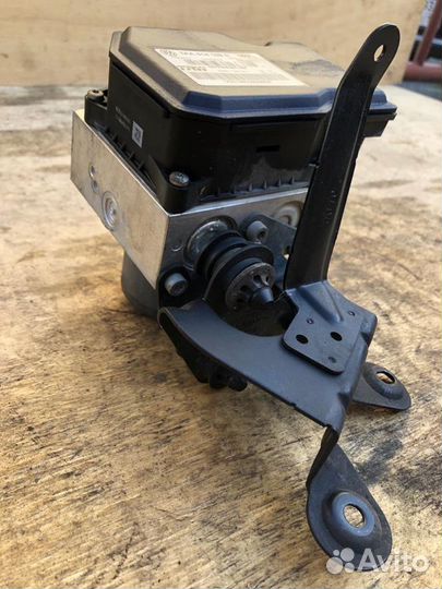 Блок ABS VW Passat B7