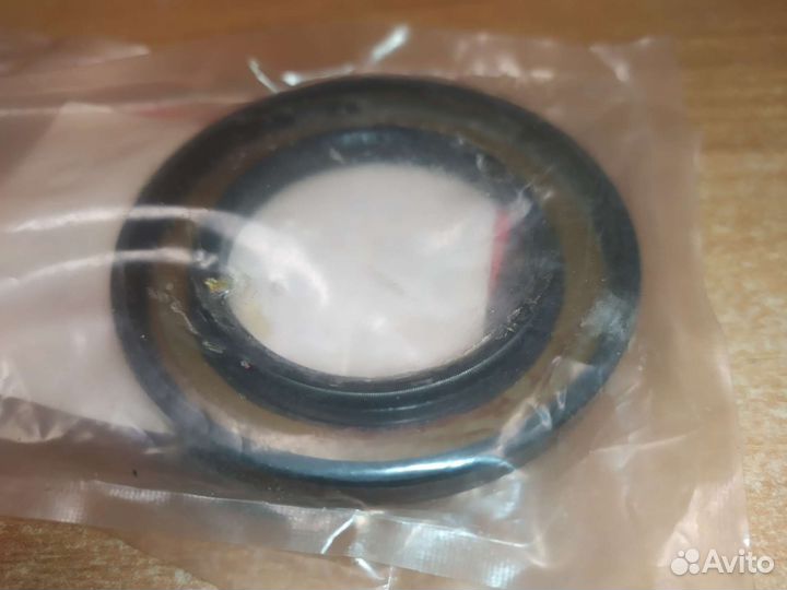 Сальник коленвала Honda silver wing 91201MCT003