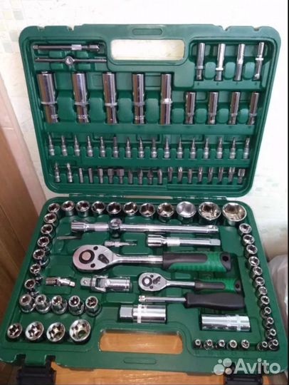 Набор инструментов для автомобиля