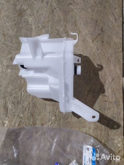 Бачок омывателя лобового стекла Toyota Corolla E15