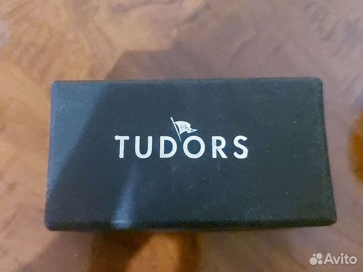 Запонки Tudors
