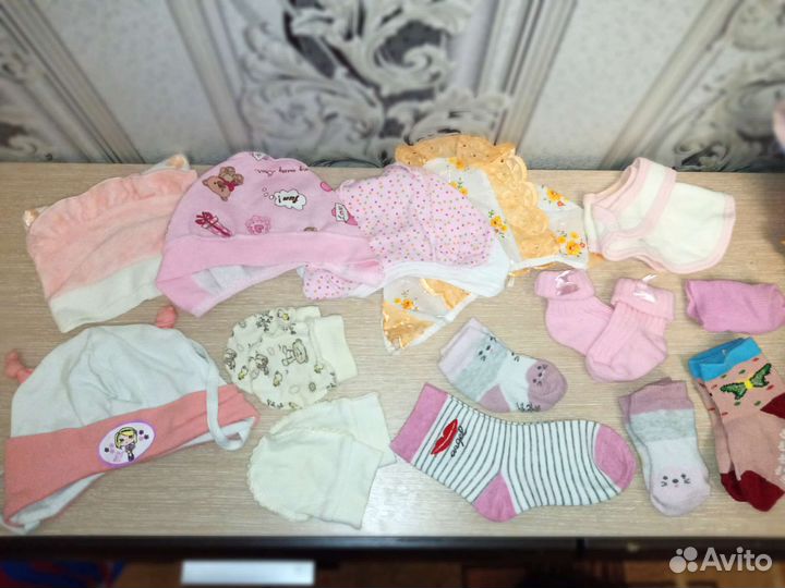 Чепчики, рукавчики-антицарапки, носочки на девочку