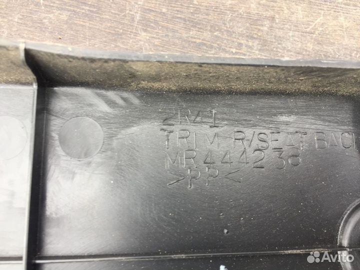 Обшивка багажника передняя Mitsubishi Lancer 9