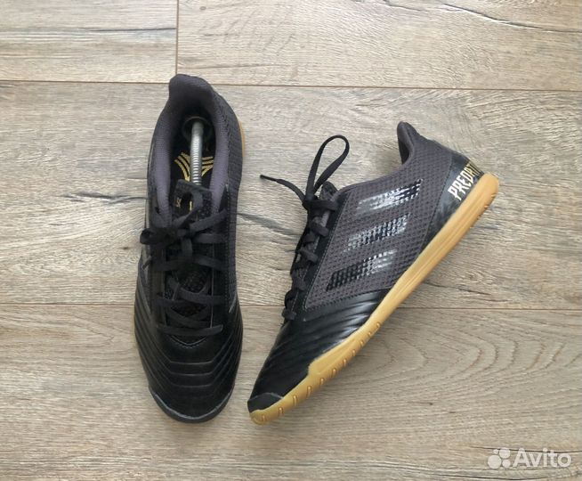 Футзалки Adidas Predator Sala 19.4