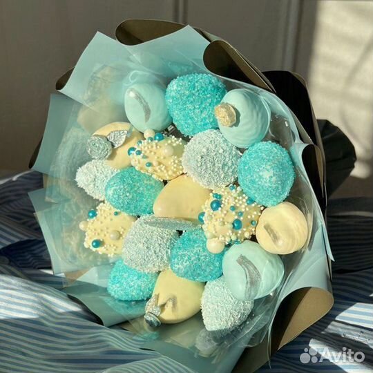 Букеты из фруктов клубника в шоколаде