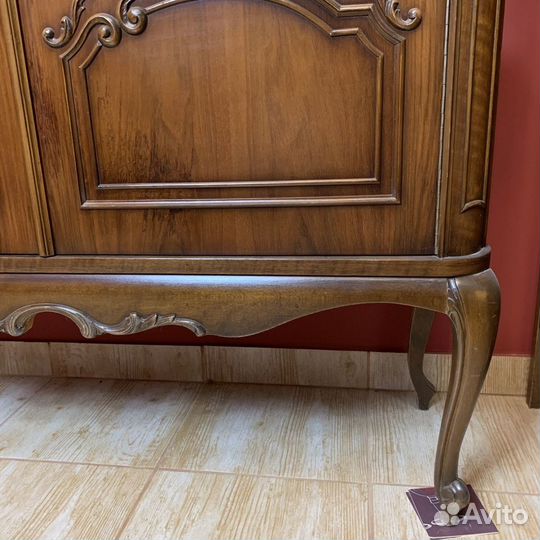 Витрина массив дерева