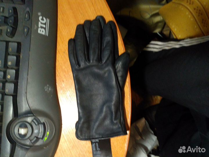 Перчатка женские коженые