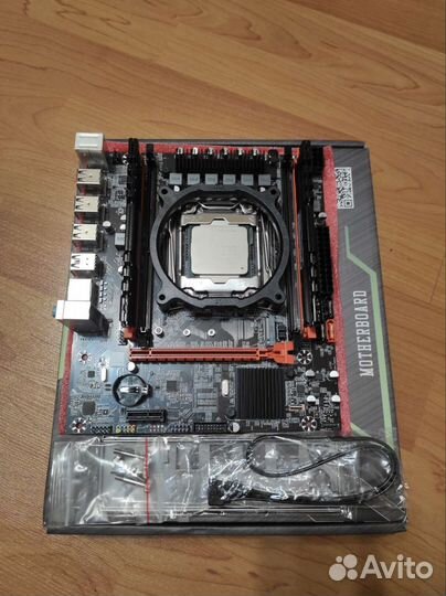 Материнская плата с процессором и памятью