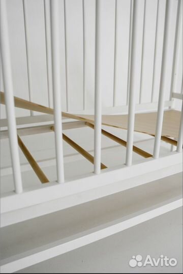 Кроватка колыбельная детская с маятником