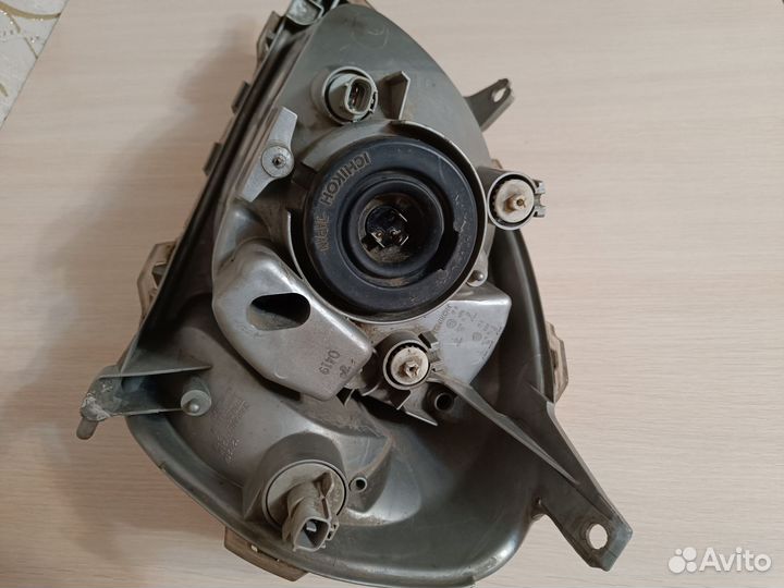 Фары Toyota Vitz 2001