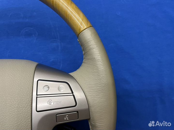 Оригинальный руль под дерево Toyota Noah Voxy Isis