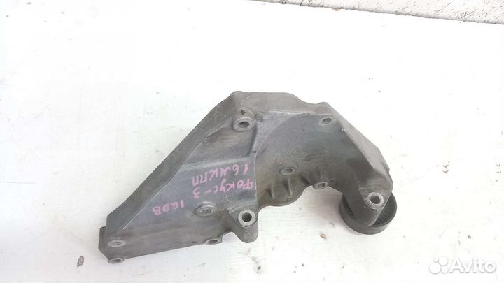 Кронштейн генератора Ford Focus 3