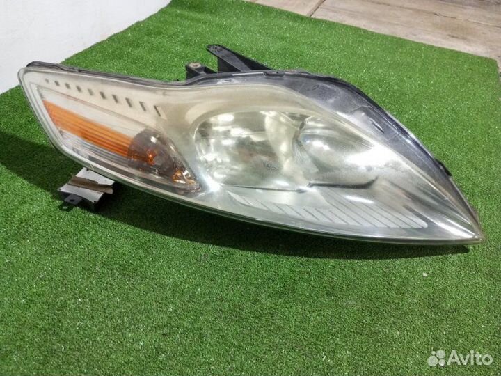 Фара галогеновая правая Ford Mondeo 2010-2015
