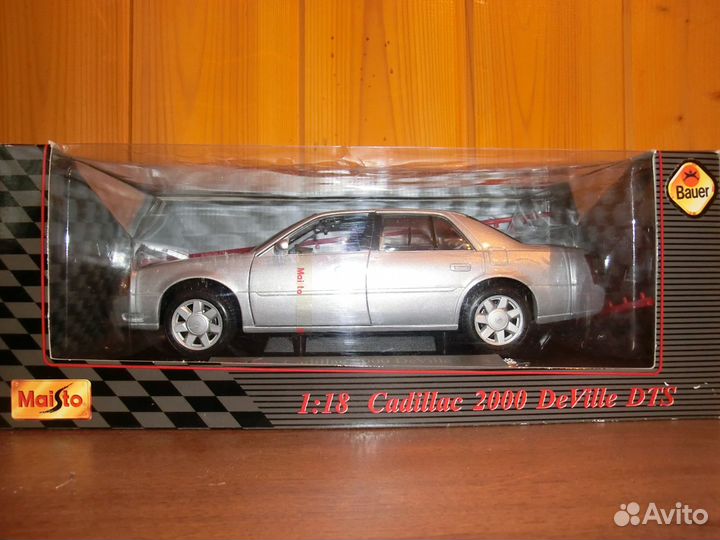 Cadillac 2000 De Ville 1:18