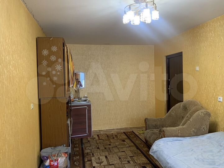 Комната 17 м² в 8-к., 3/5 эт.