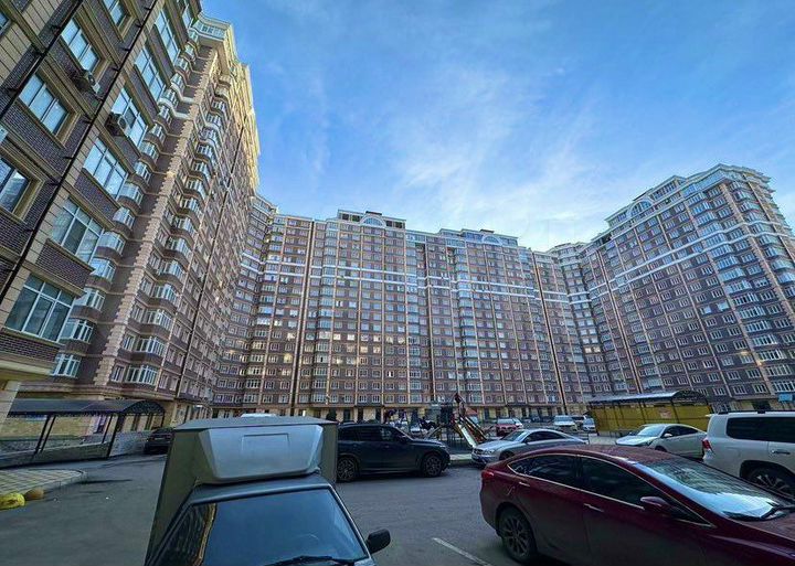 3-к. квартира, 93 м², 4/18 эт.