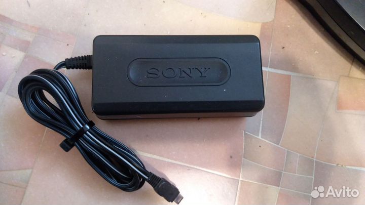 Сетевой адаптер sony AC-L10V