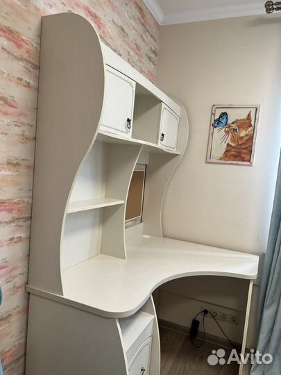 Угловой письменный стол