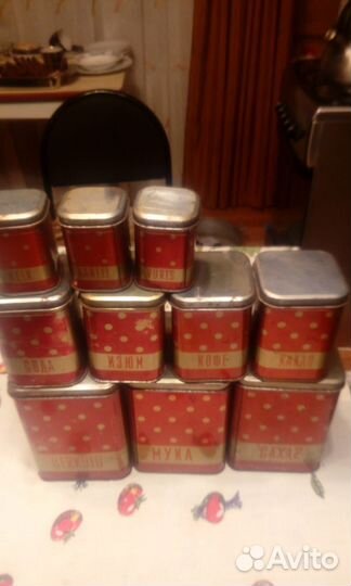 Железные емкости для сыпучих продуктов