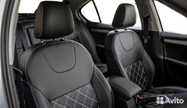 Установка автомобильных чехлов на сиденья авто